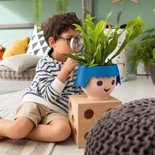 Las macetas Playmobil ayudan a despertar el interés de los niños por las plantas.