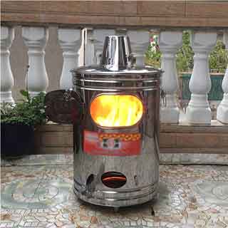 Incinerador de acero inoxidable, con chimenea para humos y cubeta para cenizas. Plantas en Galicia y Amazon.