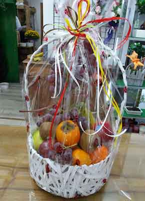 Floristería Candea. Floristería a domicilio en Lugo con cestas de fruta fresca y flores para hospital.